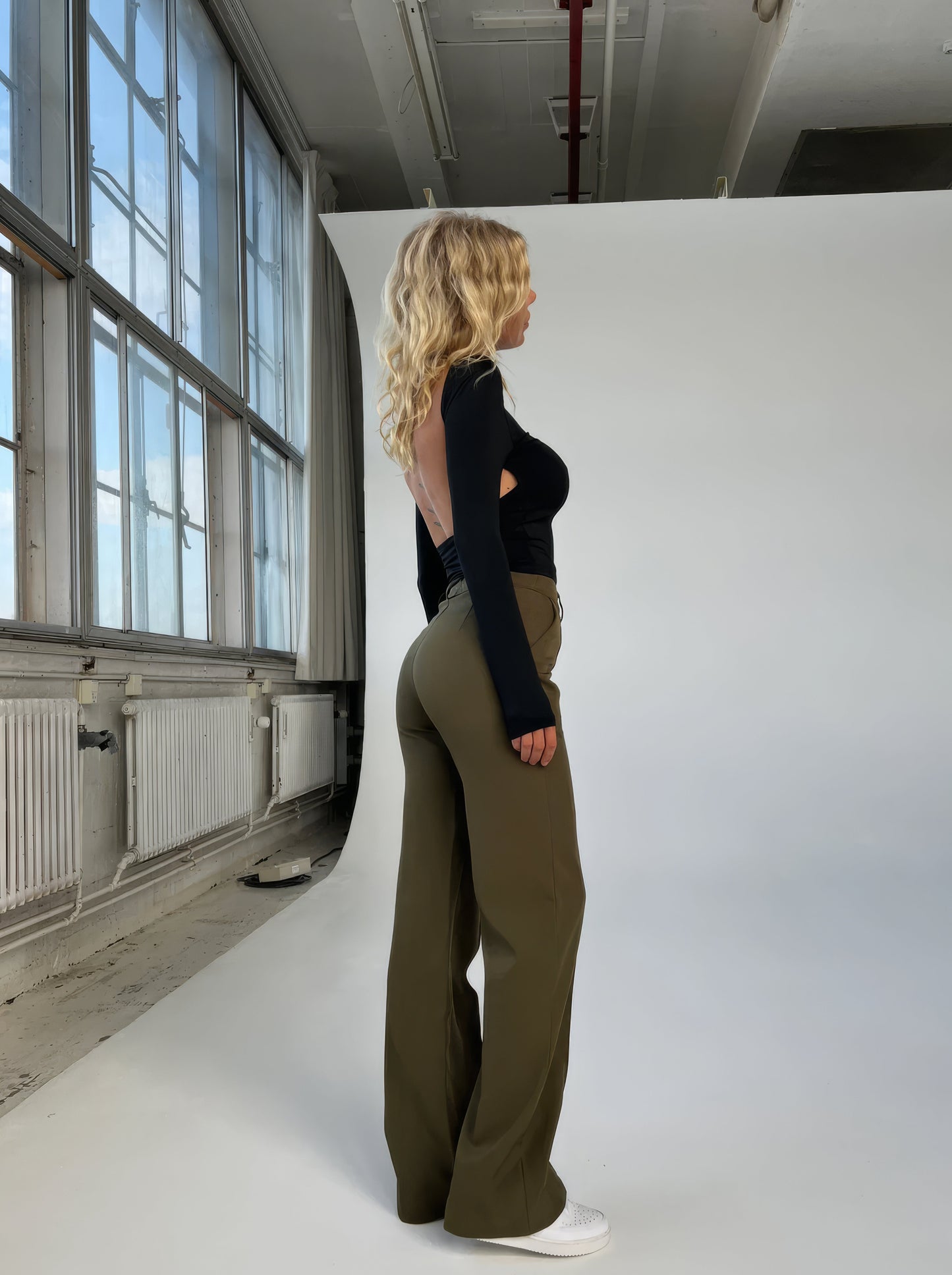 EVA | BROEK MET WIJDE PIJPEN
