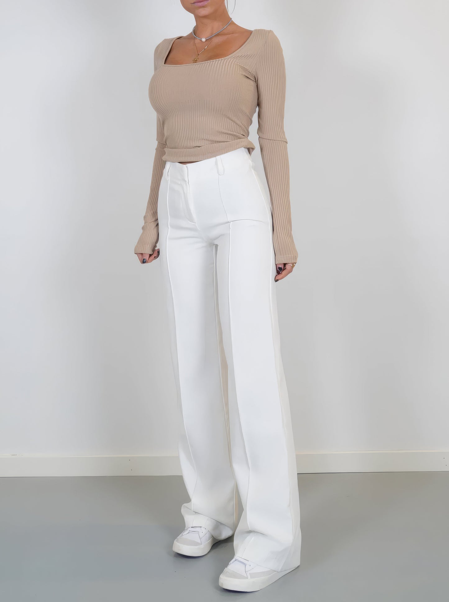 EVA | BROEK MET WIJDE PIJPEN