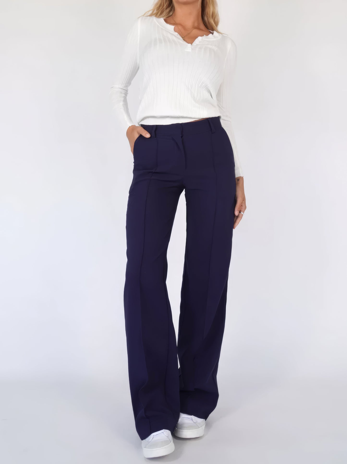 EVA | BROEK MET WIJDE PIJPEN
